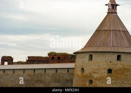 Festung in der Quelle der Newa, Russland, Shlisselburg: Festung Oreshek. Mittelalterliche Russische defensive Struktur und politische Gefängnis. Festung Stockfoto