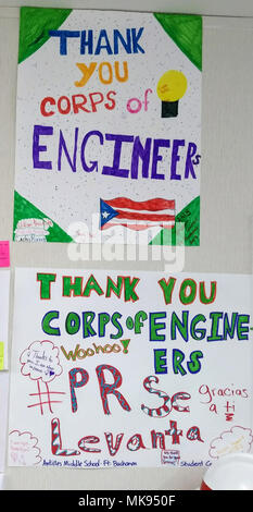 FORT BUCHANAN, Puerto Rico - eines der Poster Studenten Antillen mittlere Schule erstellt, danken, die das USACE temporäre Emergency Power Mission Team. Stockfoto