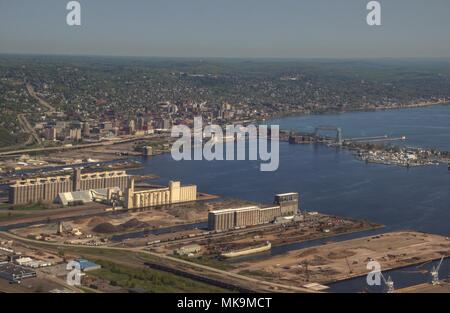 Duluth, Minnesota von oben vom Hubschrauber aus gesehen Stockfoto