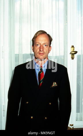 Erbprinz Karl Friedrich von Hohenzollern, als Winzer und Küfer, Deutschland 1987. Der thronfolger Karl Friedrich, Prinz von Hohenzollern, arbeitet als Winzer und Cooper, Deutschland 1987. Stockfoto