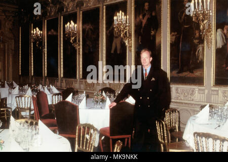 Erbprinz Karl Friedrich von Hohenzollern, als Winzer, Küfer und Gastronom, Deutschland 1987. Der thronfolger Karl Friedrich, Prinz von Hohenzollern, arbeitet als Winzer, Cooper und in der Gastronomie, Deutschland 1987. Stockfoto