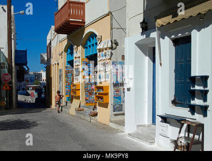 Straßenszene in Mandraki, Nisyros Island, Griechenland Stockfoto