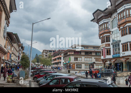 Straßenszene in Thimpu, der Hauptstadt von Bhutan. Stockfoto