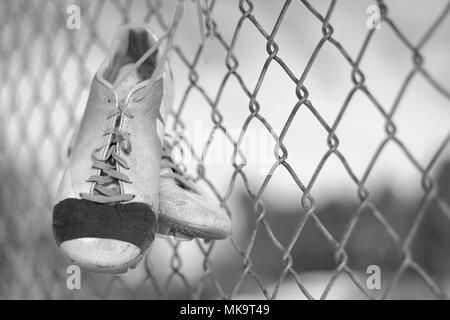 Yakima, Washington/USA - Dezember 17, 2016: abgenutzt und geliebten Fußball Stollen in einem künstlerischen Foto angezeigt. Stockfoto