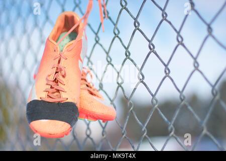 Yakima, Washington/USA - Dezember 17, 2016: abgenutzt und geliebten Fußball Stollen in einem künstlerischen Foto angezeigt. Stockfoto