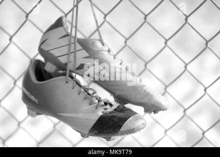 Yakima, Washington/USA - Dezember 17, 2016: abgenutzt und geliebten Fußball Stollen in einem künstlerischen Foto angezeigt. Stockfoto