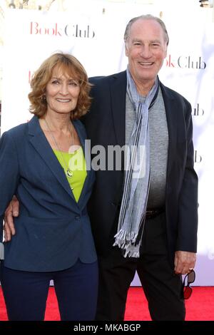 Doria Cook-Nelson, Craig T Nelson bei Ankünften für BOOK CLUB Premiere, Regency Dorf Theater - Westwood, Los Angeles, CA 6. Mai 2018. Foto von: Priscilla Grant/Everett Collection Stockfoto