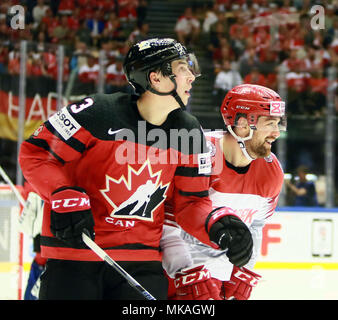 Herning, Dänemark. 7. Mai, 2018. von links Joel EDMUNDSON (Kanada), Nichlas HARDT (Dänemark), 07. Mai 2018 Eishockey-WM 2018, Kanada vs Dänemark, Jyske Bank Boxen, Herning / Dänemark, Kredit: Wolfgang Fehrmann/ZUMA Draht/Alamy leben Nachrichten Stockfoto