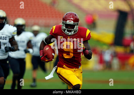 Los Angeles, Kalifornien, USA. 20 Okt, 2012. USC Trojans wide receiver Marqise Lee #9 Fänge einen Pass für einen Touchdown im ersten Quartal während der NCAA Football Spiel zwischen dem USC Trojans und den Colorado Buffaloes im Los Angeles Memorial Coliseum Los Angeles, Kalifornien. Credit: Csm/Alamy leben Nachrichten Stockfoto