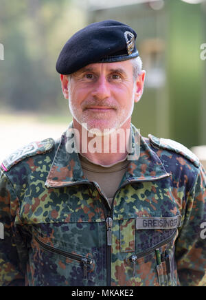 19 April 2018, Deutschland, Münster: Sergeant Major Peter Greisinger steht auf Bundeswehr Übungsplätze. Foto: Philipp Schulze/dpa Stockfoto