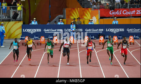 GOLD COAST, Australien - 8 April: Warren Fraser, Nigel Ellis, Akani Simbine, Harry Aikines-Aryeetey, kemar Hyman, Seye Ogunlewe, Keston Bledman Wettbewerber Stockfoto