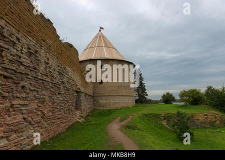 Der Royal Tower der Festung von Oreshek Festung. In der Quelle der Newa, Russland, Shlisselburg: Mittelalterliche Russische defensive Struktur und Stockfoto