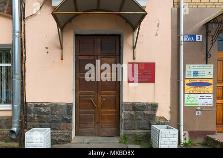 SHLISSELBURG, Saint Petersburg, Russland - 21. AUGUST 2017: Eingang zum Verwaltungsgebäude der kommunalen Bildung der städtischen Siedlung Stockfoto