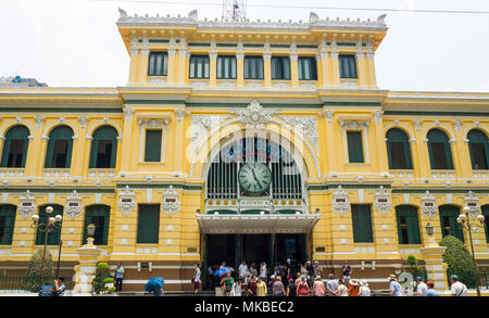 Französisch-kolonialen Architektur Fassade des Central Post Office in Ho Chi Minh City, Vietnam. Stockfoto