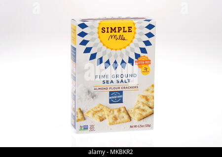 Box gesunder Mandeln Mehl Glutenfrei Cracker von einfachen Mühlen. Stockfoto