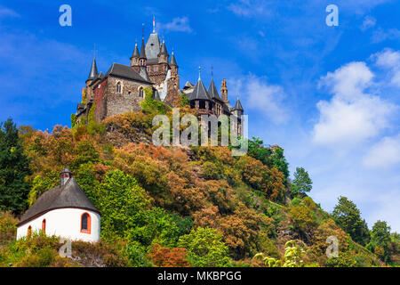Schöne Burg Cochem, Panoramaaussicht, Deutschland. Stockfoto