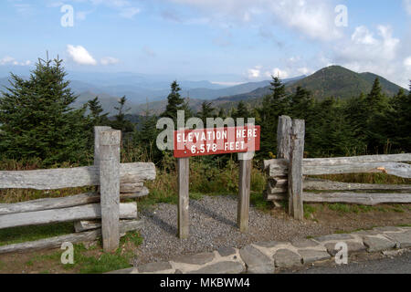 Malerische Aussicht der Appalachian Berge und Pisgah National Forest von Mount Mitchell State Park im westlichen North Carolina, dem höchsten Punkt gesehen e Stockfoto