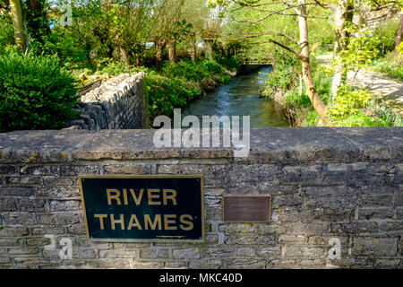 Cricklade ist eine kleine Stadt in North Wiltshire Cotswolds England England die Themse Stockfoto