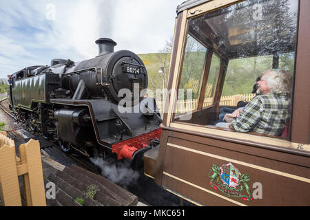 BR-Standard Klasse 4 80104 Dampflokomotive Teil der Swanage Railway in Dorset. Stockfoto
