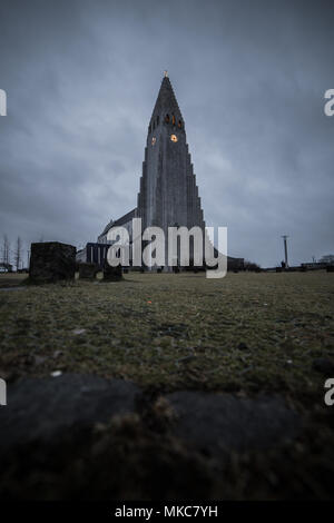 Hallgrimskirkja, Reykjavik Kathedrale an einem bewölkten Tag. Island. Stockfoto