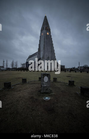 Hallgrimskirkja, Reykjavik Kathedrale an einem bewölkten Tag. Island. Stockfoto