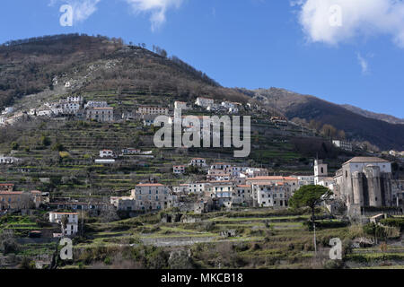 Blick auf Pontone im Valle delle Ferriere Naturschutzgebiet, Amalfiküste, Italien Stockfoto