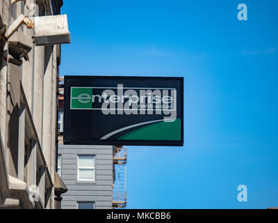 SAN FRANCISCO, Ca - 22. APRIL 2018: Enterprise Rent a Car Logo außerhalb einer Niederlassung Stockfoto