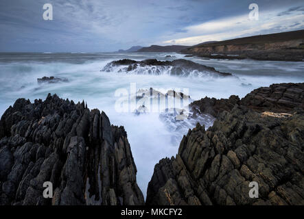 Dramatische Meere über die Küste von Achill Island, County Mayo Irland Stockfoto