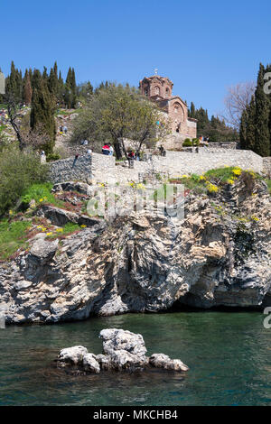 Der hl. Johannes des Theologen Kirche, die auf dem Felsen über Kaneo Strand, Ohrid, Mazedonien Stockfoto