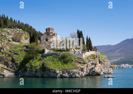 Der hl. Johannes des Theologen Kirche, die auf dem Felsen über Kaneo Strand, Ohrid, Mazedonien Stockfoto