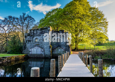 Das Bootshaus an Wray Castle, (auf Open Access Land genommen) in der Nähe von Ambleside, Lake District, Cumbria Stockfoto