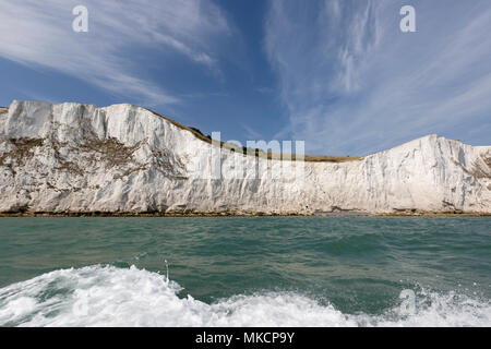 Die weißen Klippen von Dover aus dem Englischen Kanal. Stockfoto