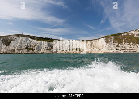 Die weißen Klippen von Dover aus dem Englischen Kanal. Stockfoto