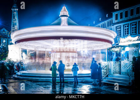 Wirbelnde Karussell in der Nacht, Frankfurt Christmas Market Stockfoto