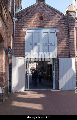 De Hallen, regeneriert ehemalige Straßenbahn in Amsterdam, vergossen Stockfoto