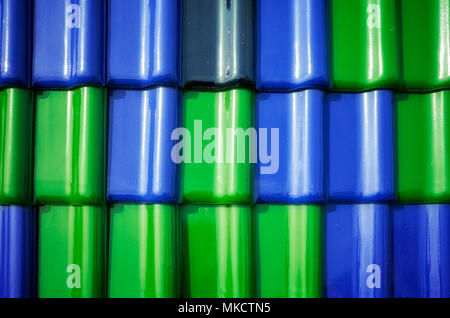 Bunte Keramik Dachziegel. Stockfoto