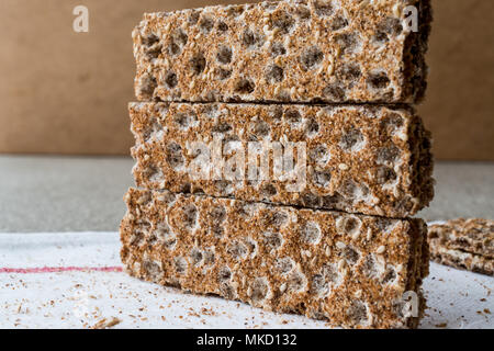 Knäckebrot mit Käse und Sesam (Glutenfrei) biologische Lebensmittel Stockfoto