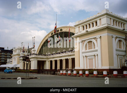 Architektur - Bangkok Bahnhof Hua Lamphong in Bangkok, Thailand in Südostasien im Fernen Osten. Gebäude Geschichte Reisen Stockfoto