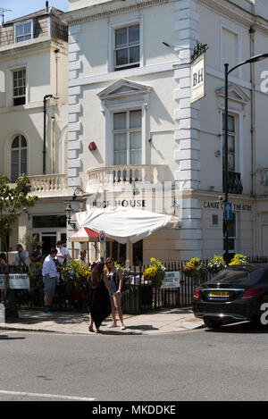 Paddington, London UK. 2018. Das Bridge House canal Cafe theatr neben dem Grand Union Canal auf Klein Venedig. Stockfoto