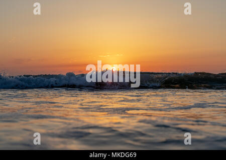 Sonnenaufgang am Strand Stockfoto