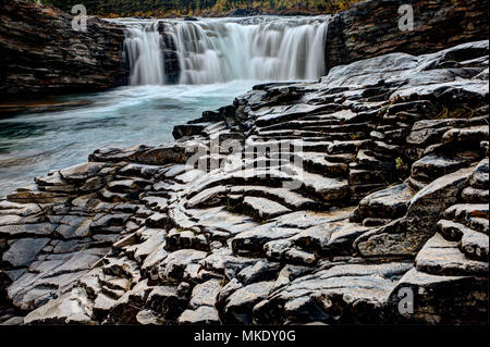 Schafe River Falls Alberta Kanada Kananaskis rock Stockfoto