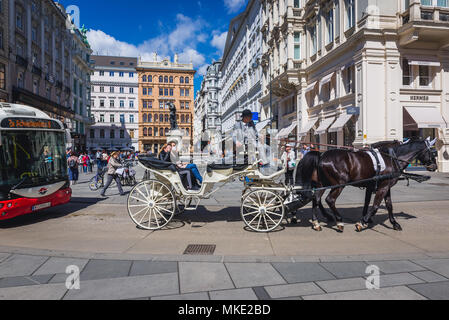 Kutsche für Touristen in der Altstadt in Wien, Österreich Stockfoto