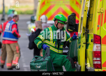 18. April 2018 - Greater Manchester Polizei evakuiert der Princess Street und in den umliegenden Straßen nach Mengen instabile Chemikalien wurden in einem Labor gefunden Stockfoto