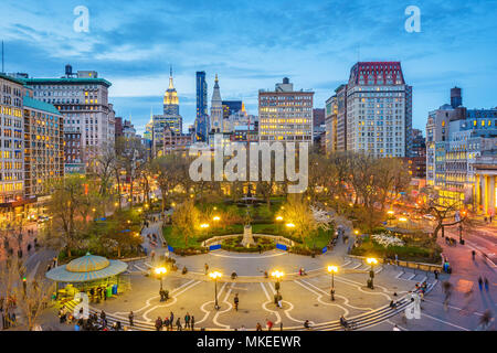 New York, New York, USA Stadtbild über Union Square in Manhattan in der Dämmerung. Stockfoto