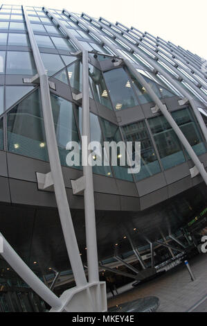 Modernes Bürogebäude an der South Bank London Stockfoto