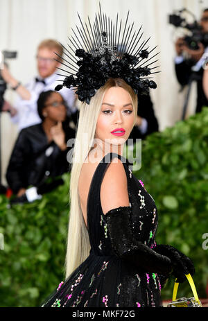 Rihanna Teilnahme an das Metropolitan Museum der Kunst Kostüm Institut Benefiz-gala 2018 in New York, USA. Stockfoto