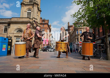 Caledonia schottische Drummer & Bagpipers Buchanan Street Glasgow Alamy nur 2018,05 Stockfoto