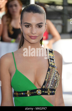 Emily Ratajkowski 148 bei den MTV Movie Awards 2015 im Nokia Theater in Los Angeles. April, 12, 2015. Emily Ratajkowski 148 Veranstaltung in Hollywood Leben - Kalifornien, Red Carpet Event, Vertikal, USA, Filmindustrie, Prominente, Fotografie, Bestof, Kunst, Kultur und Unterhaltung, Topix Prominente Fashion/eine Person, Vertikal, Besten, Hollywood Leben, Event in Hollywood Leben - Kalifornien, Roter Teppich und backstage, USA, Film, Stars, Film Stars, TV Stars, Musik, Promis, Fotografie, Bestof, Kunst, Kultur und Unterhaltung, Topix, headshot, vertikal, von der Stockfoto