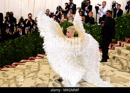 Katy Perry die Teilnahme an der Metropolitan Museum der Kunst Kostüm Institut Benefiz-gala 2018 in New York, USA. Stockfoto