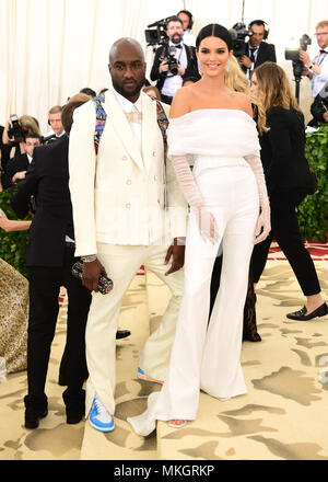 Kendall Jenner und Virgil Abloh Teilnahme an das Metropolitan Museum der Kunst Kostüm Institut Benefiz-gala 2018 in New York, USA. Stockfoto